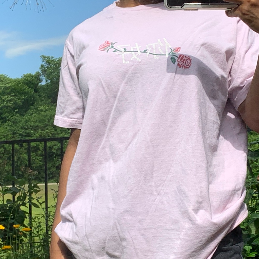 Pink Rose tee🌹 - Picture 2 of 4